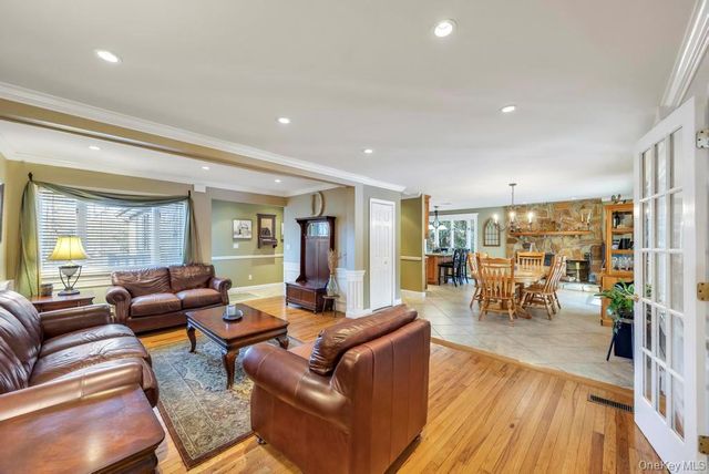 274 Collington Drive, Ronkonkoma, NY 11779