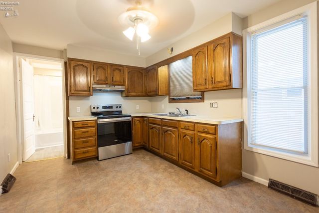 W 1225 Osborne Street, Sandusky, OH 44870