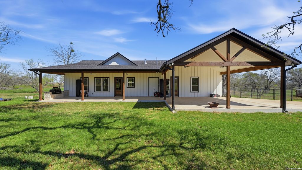 1130 Church, Seguin, TX 78155