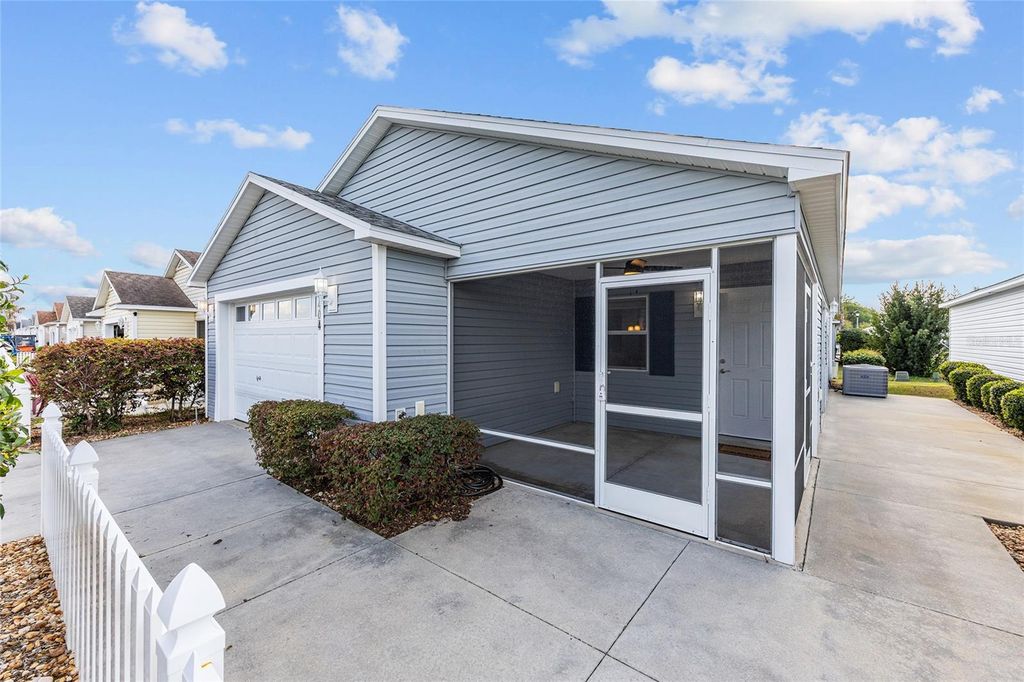 Image 2 of property listing at 3404 CARRABELLE COURT, The Villages, FL 32163