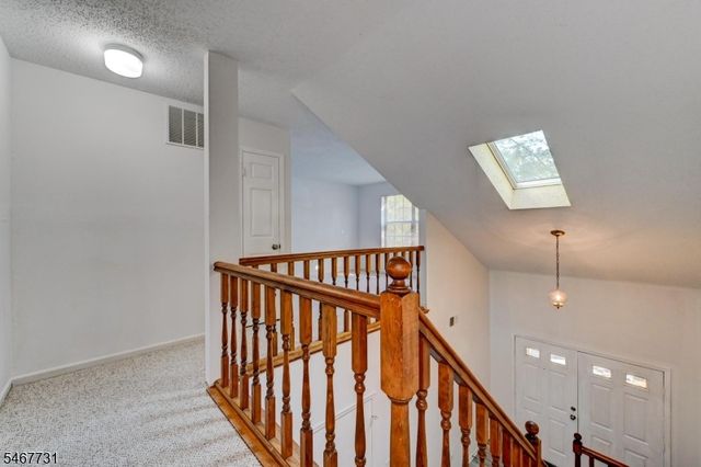 6 Jennifer Ct, Lebanon Boro, NJ 08833