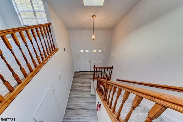 6 Jennifer Ct, Lebanon Boro, NJ 08833