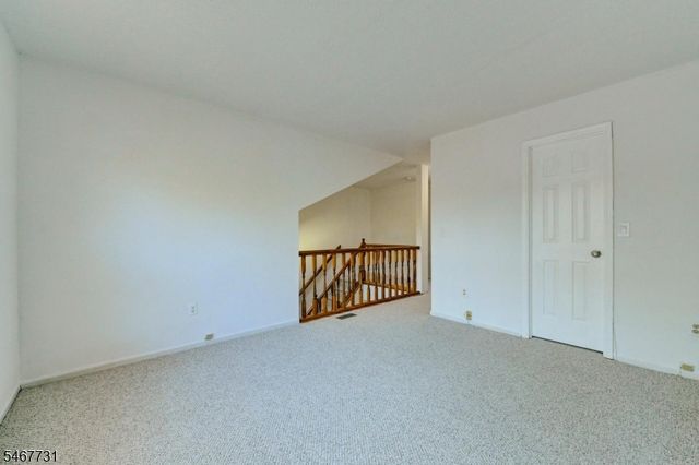 6 Jennifer Ct, Lebanon Boro, NJ 08833