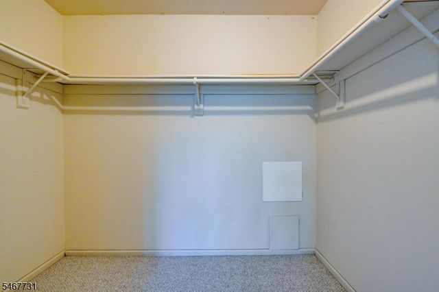 6 Jennifer Ct, Lebanon Boro, NJ 08833