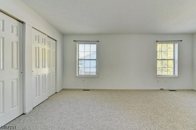 6 Jennifer Ct, Lebanon Boro, NJ 08833