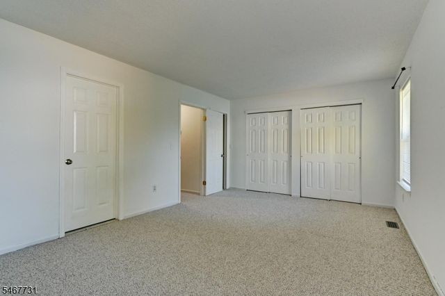 6 Jennifer Ct, Lebanon Boro, NJ 08833