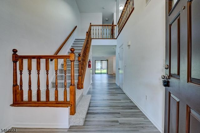 6 Jennifer Ct, Lebanon Boro, NJ 08833