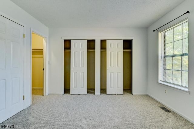 6 Jennifer Ct, Lebanon Boro, NJ 08833
