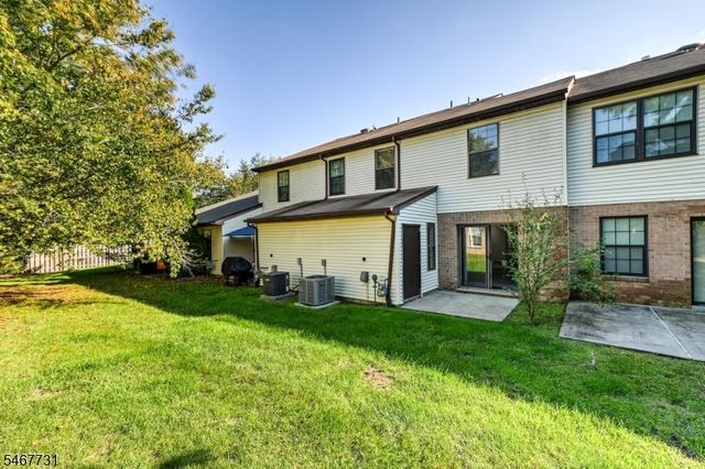 6 Jennifer Ct, Lebanon Boro, NJ 08833