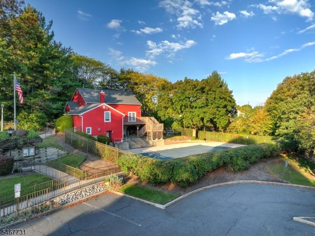 6 Jennifer Ct, Lebanon Boro, NJ 08833