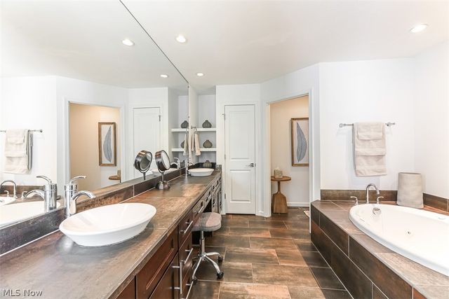 279 Tinkers Trail, Aurora, OH 44202