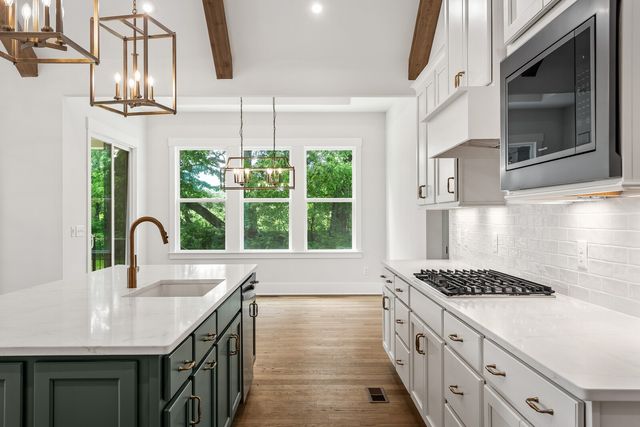 7302 Woodwick Dr, Fairview, TN 37062