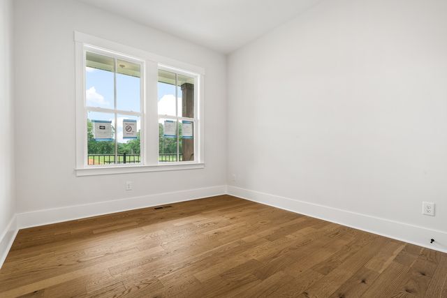 7302 Woodwick Dr, Fairview, TN 37062