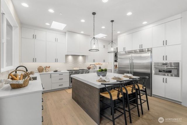 15516 NE 53rd Place, Redmond, WA 98052