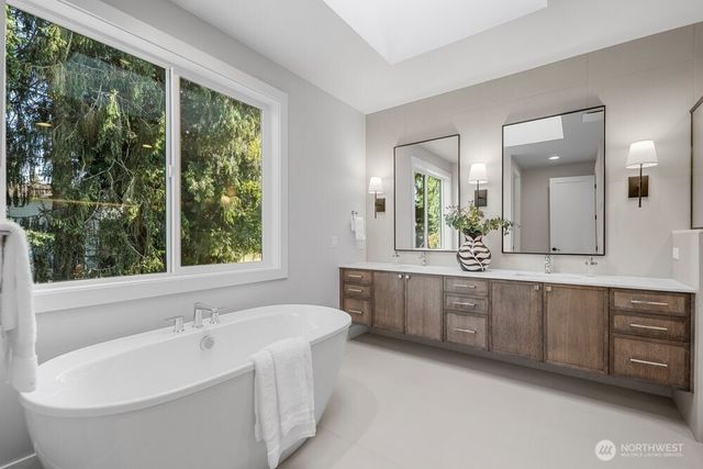 15516 NE 53rd Place, Redmond, WA 98052