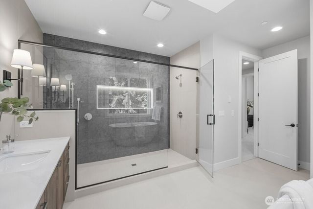15516 NE 53rd Place, Redmond, WA 98052