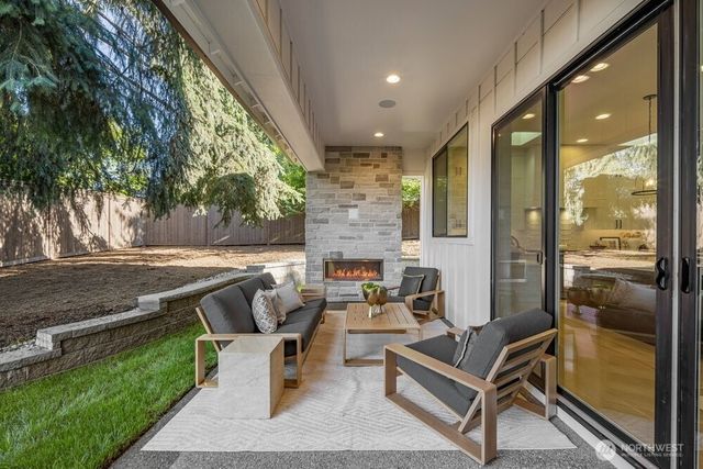 15516 NE 53rd Place, Redmond, WA 98052