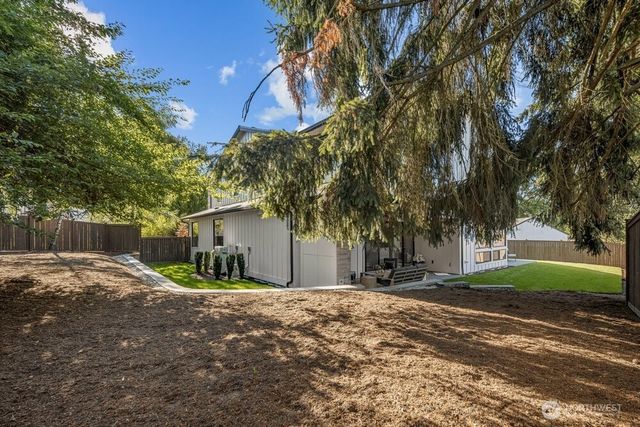 15516 NE 53rd Place, Redmond, WA 98052