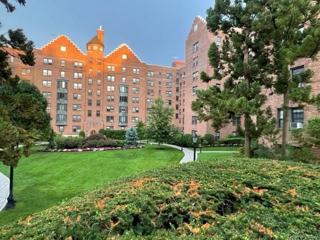 198 Garth Road 3C, Scarsdale, NY 10583