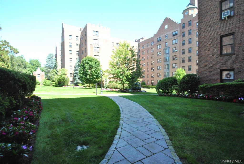 198 Garth Road 3C, Scarsdale, NY 10583 — exterior
