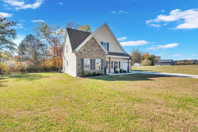 74 Summerset Dr, Winchester, TN 37398