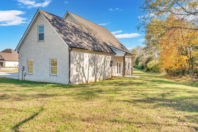 74 Summerset Dr, Winchester, TN 37398