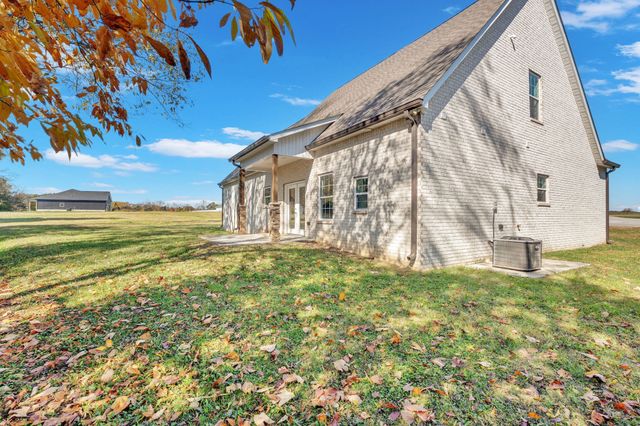 74 Summerset Dr, Winchester, TN 37398