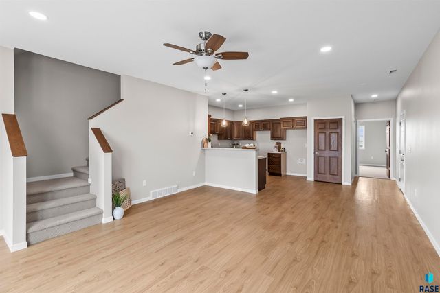 222 Ivy Ln Lane, Crooks, SD 57020