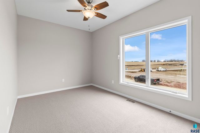 222 Ivy Ln Lane, Crooks, SD 57020