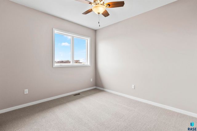 222 Ivy Ln Lane, Crooks, SD 57020