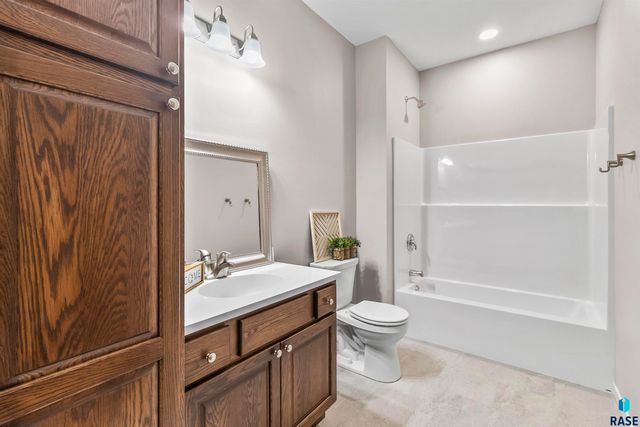 222 Ivy Ln Lane, Crooks, SD 57020