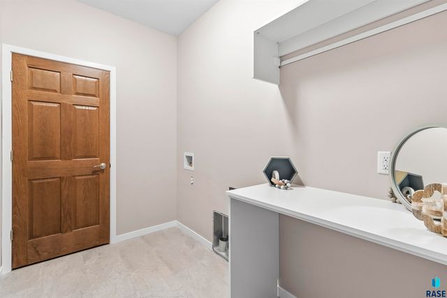 222 Ivy Ln Lane, Crooks, SD 57020