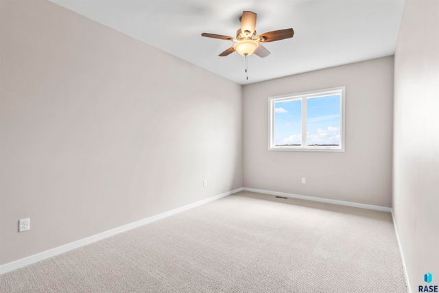 222 Ivy Ln Lane, Crooks, SD 57020