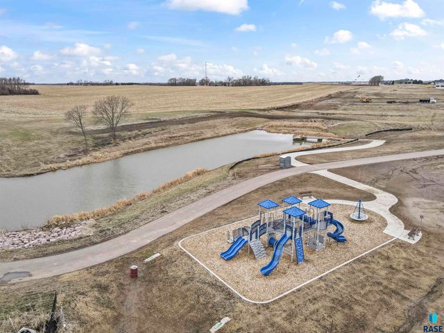 222 Ivy Ln Lane, Crooks, SD 57020