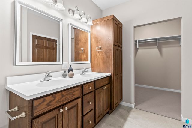 222 Ivy Ln Lane, Crooks, SD 57020