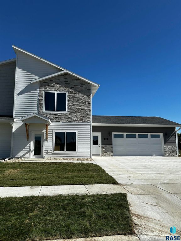 222 Ivy Ln Lane, Crooks, SD 57020