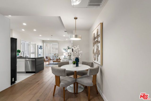 105 S Mariposa Avenue 202, Los Angeles, CA 90004