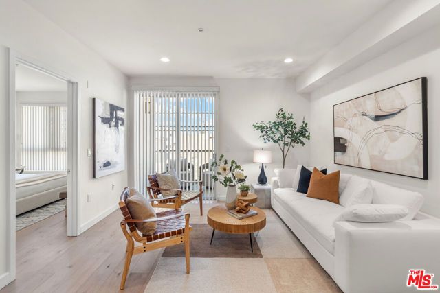 105 S Mariposa Avenue 202, Los Angeles, CA 90004