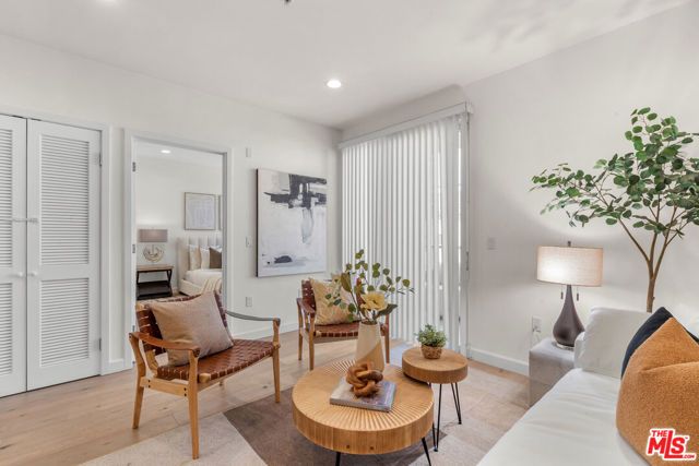 105 S Mariposa Avenue 202, Los Angeles, CA 90004