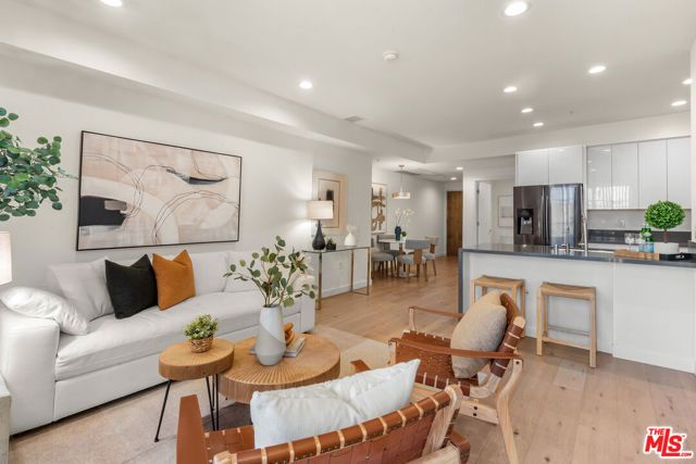 105 S Mariposa Avenue 202, Los Angeles, CA 90004