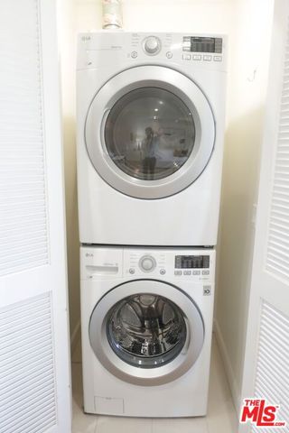 105 S Mariposa Avenue 202, Los Angeles, CA 90004