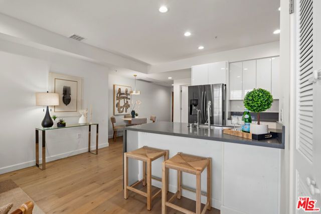 105 S Mariposa Avenue 202, Los Angeles, CA 90004