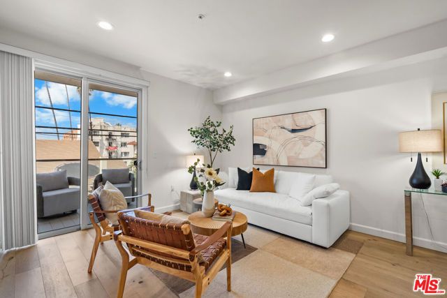 105 S Mariposa Avenue 202, Los Angeles, CA 90004