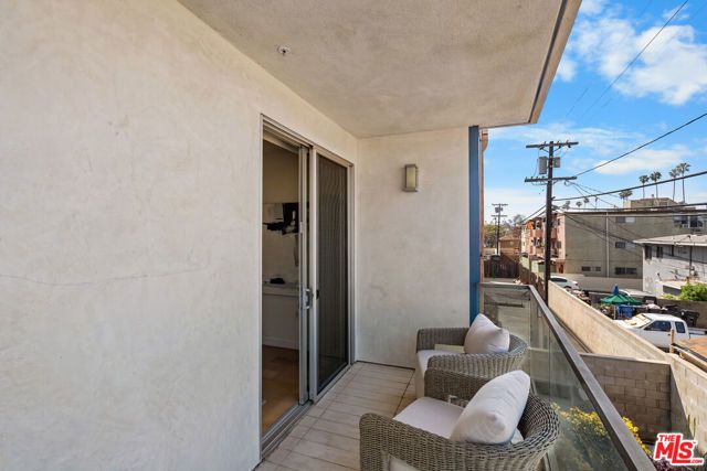 105 S Mariposa Avenue 202, Los Angeles, CA 90004