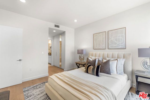 105 S Mariposa Avenue 202, Los Angeles, CA 90004