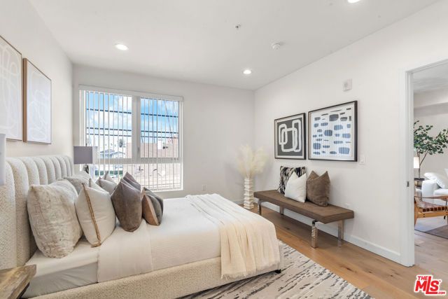 105 S Mariposa Avenue 202, Los Angeles, CA 90004