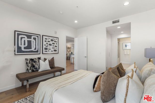 105 S Mariposa Avenue 202, Los Angeles, CA 90004