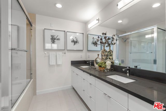 105 S Mariposa Avenue 202, Los Angeles, CA 90004