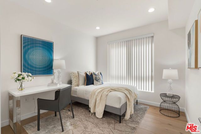 105 S Mariposa Avenue 202, Los Angeles, CA 90004