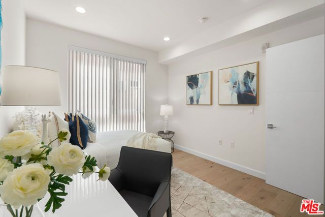 105 S Mariposa Avenue 202, Los Angeles, CA 90004